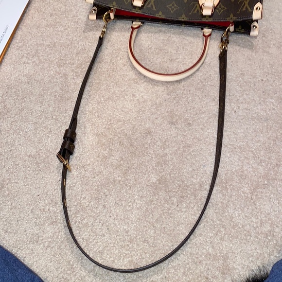 New! Louis Vuitton “Sac Plat PM” purse  (Authentic) cross body purse - Picture 5 of 16